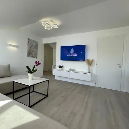 Mirante Apartment